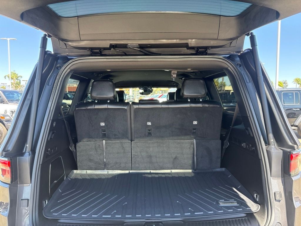 2023 Jeep Wagoneer Base
