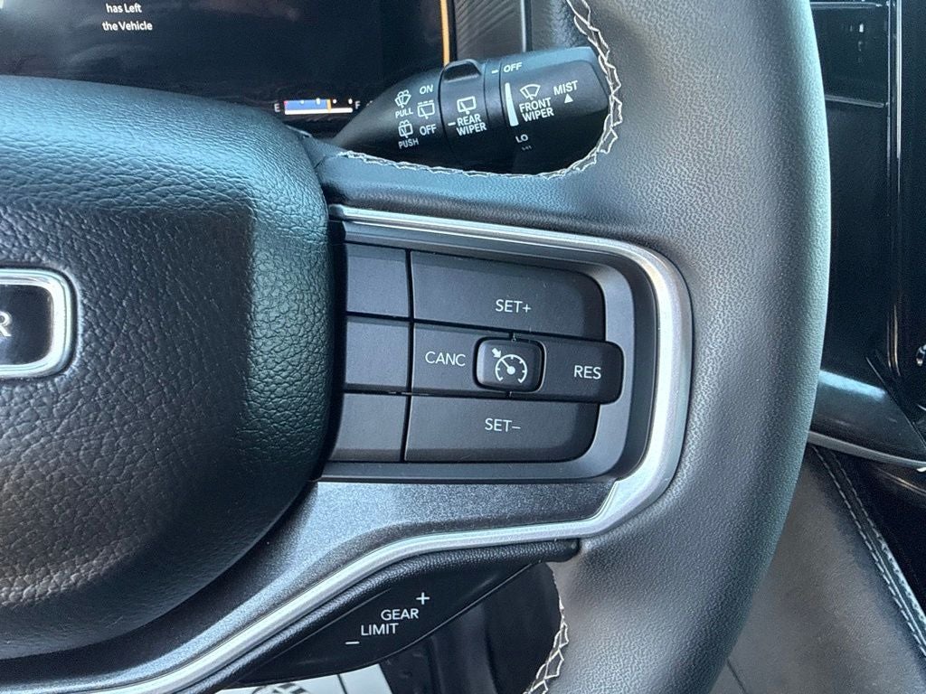 2023 Jeep Wagoneer Base