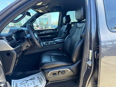 2023 Jeep Wagoneer Base