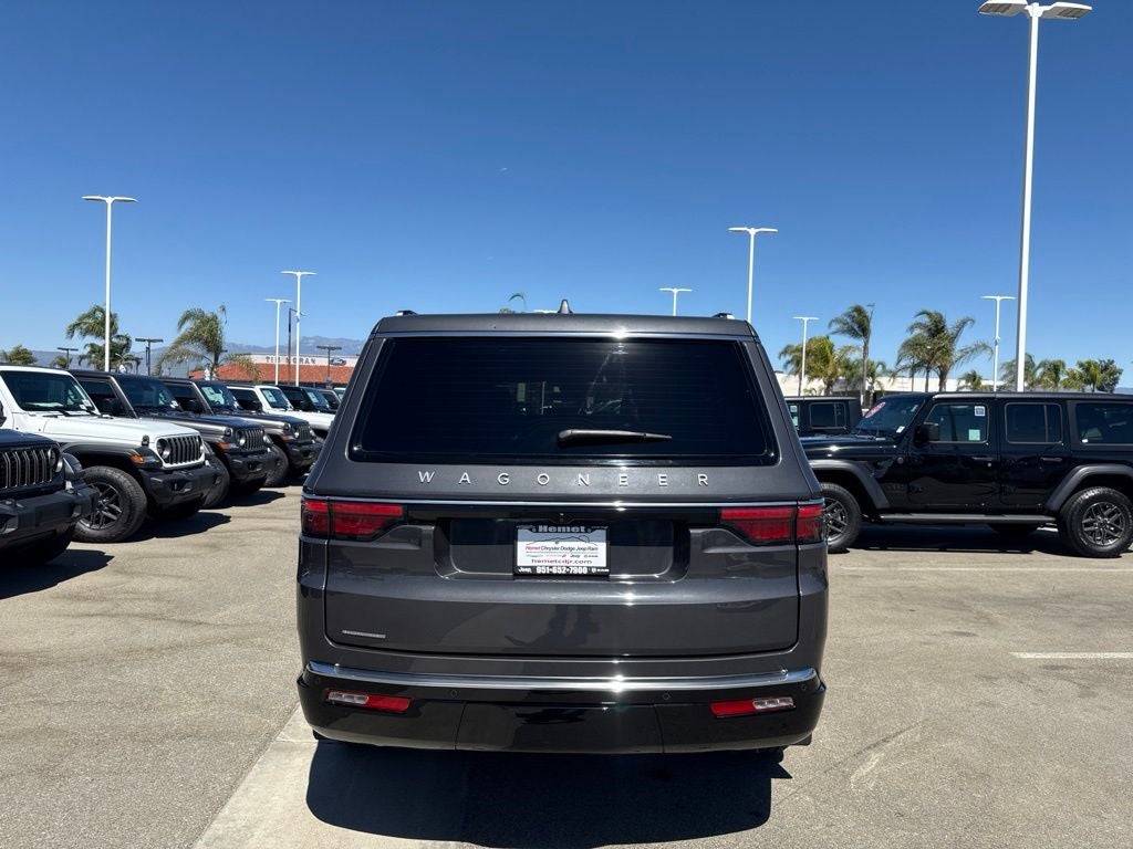 2023 Jeep Wagoneer Base