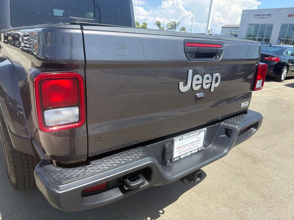 2022 Jeep Gladiator Overland