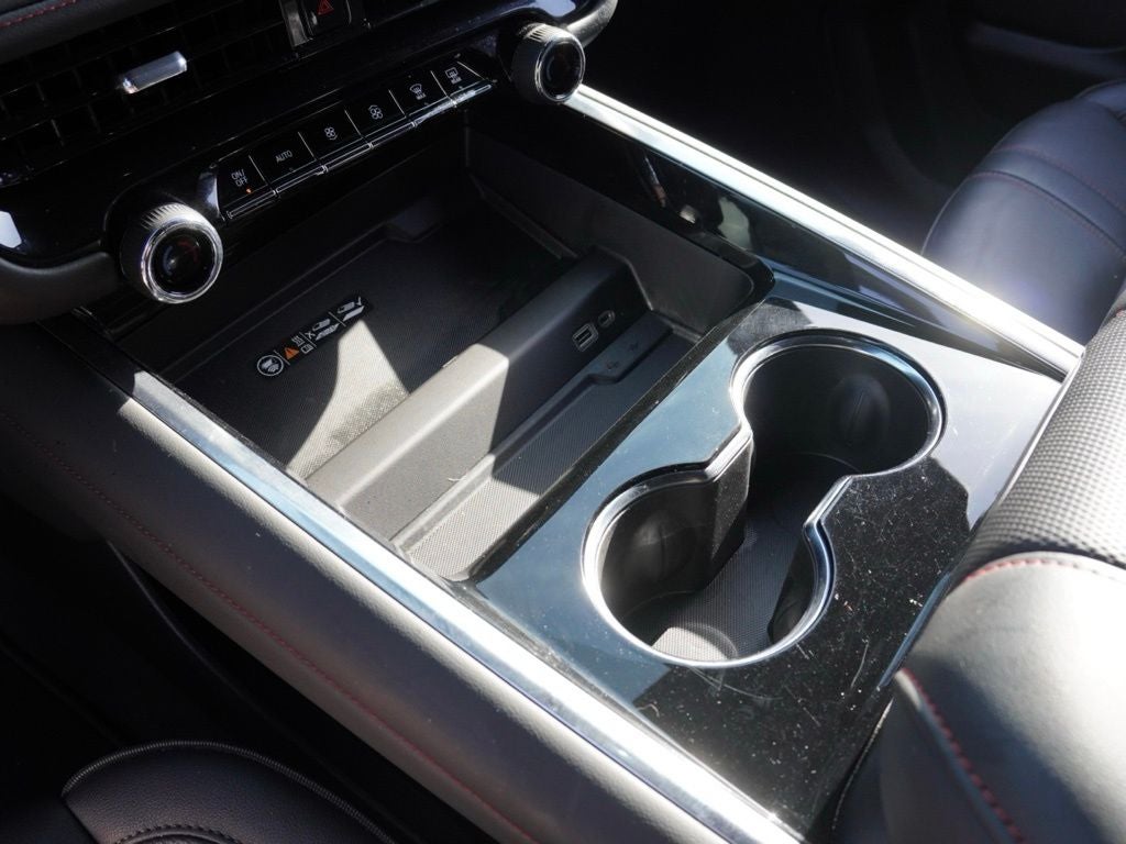 2025 Chevrolet Suburban RST