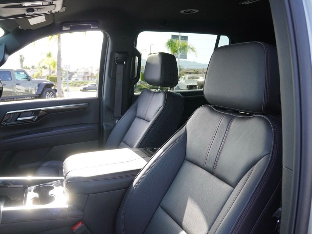 2025 Chevrolet Suburban RST