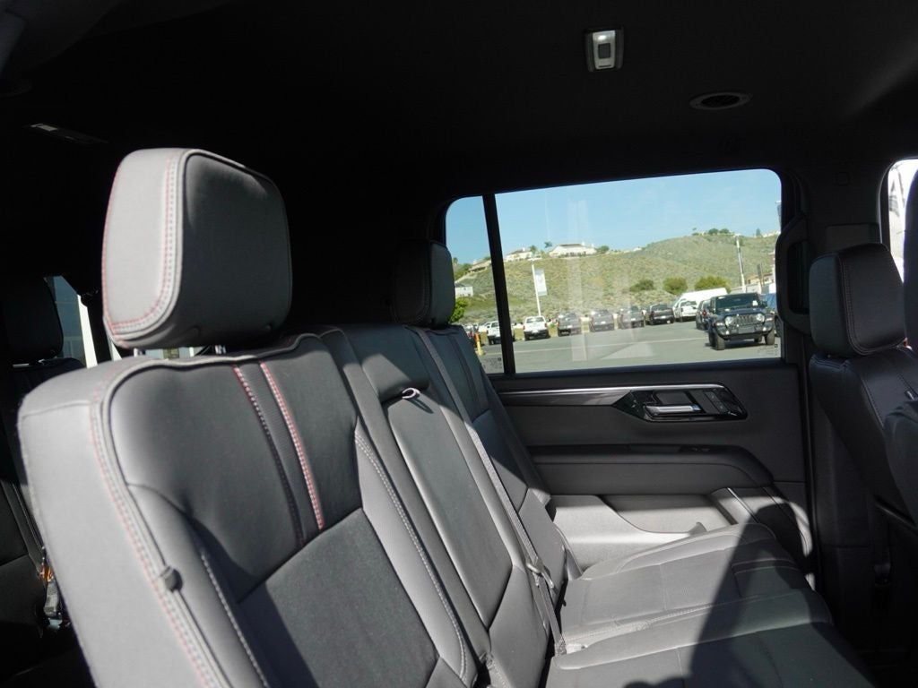 2025 Chevrolet Suburban RST