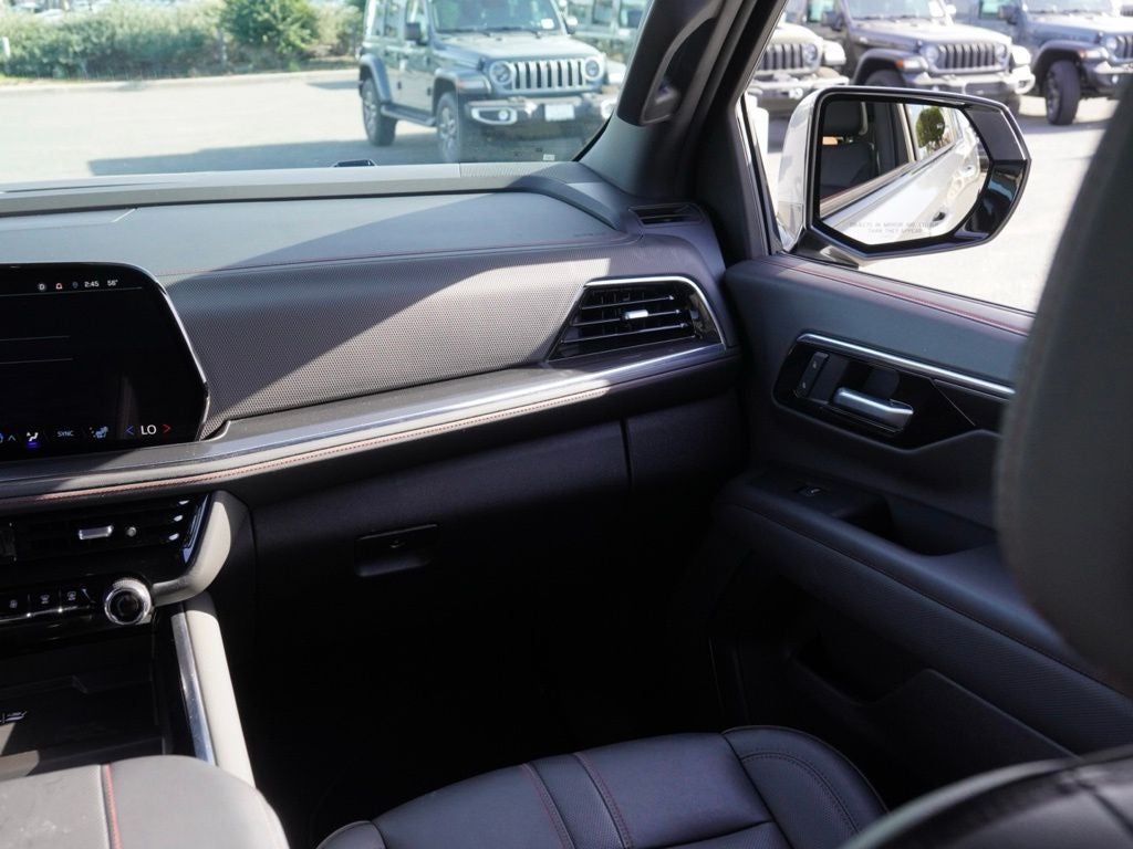 2025 Chevrolet Suburban RST