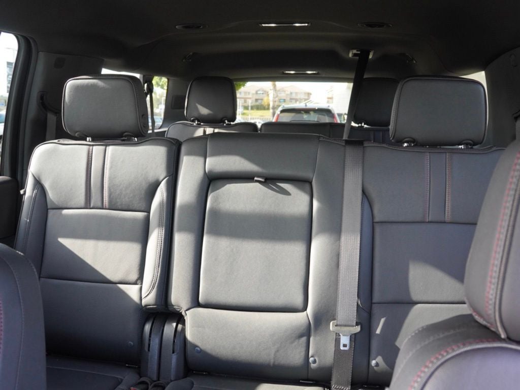 2025 Chevrolet Suburban RST