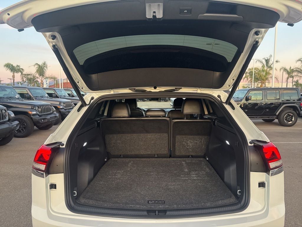 2024 Volkswagen Atlas Cross Sport 2.0T SE w/Technology