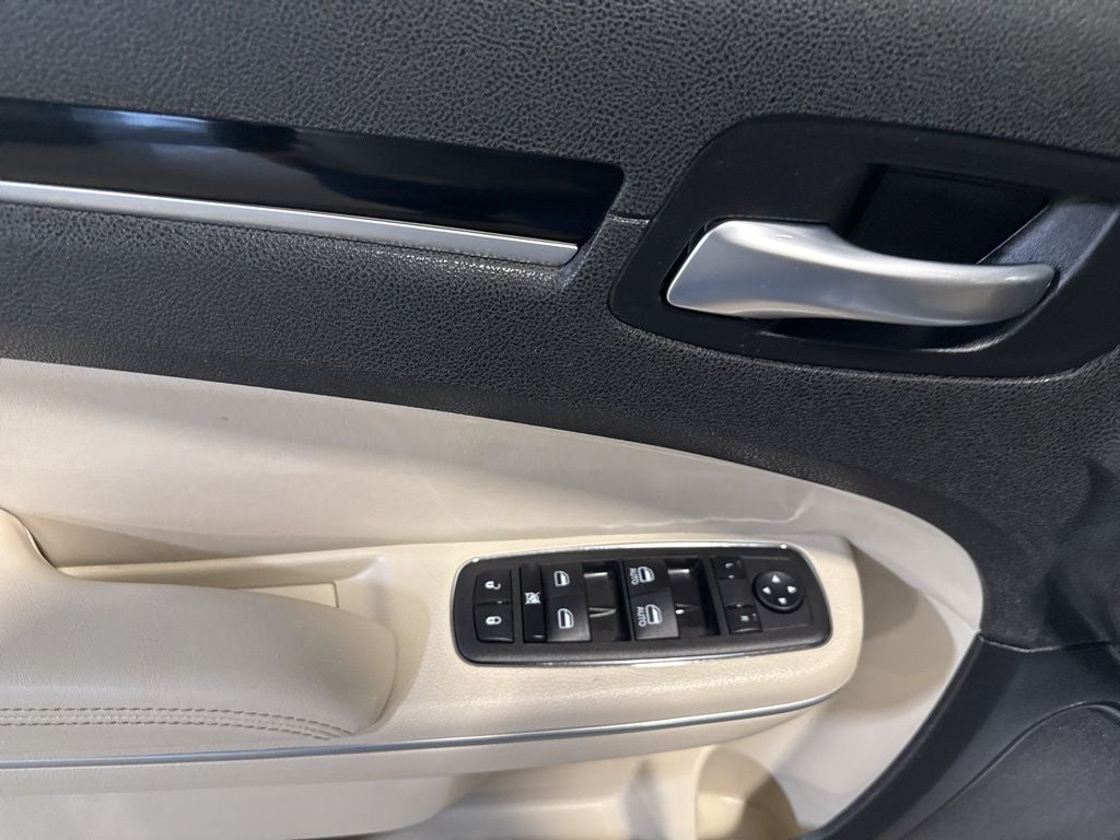 2023 Chrysler 300 Touring