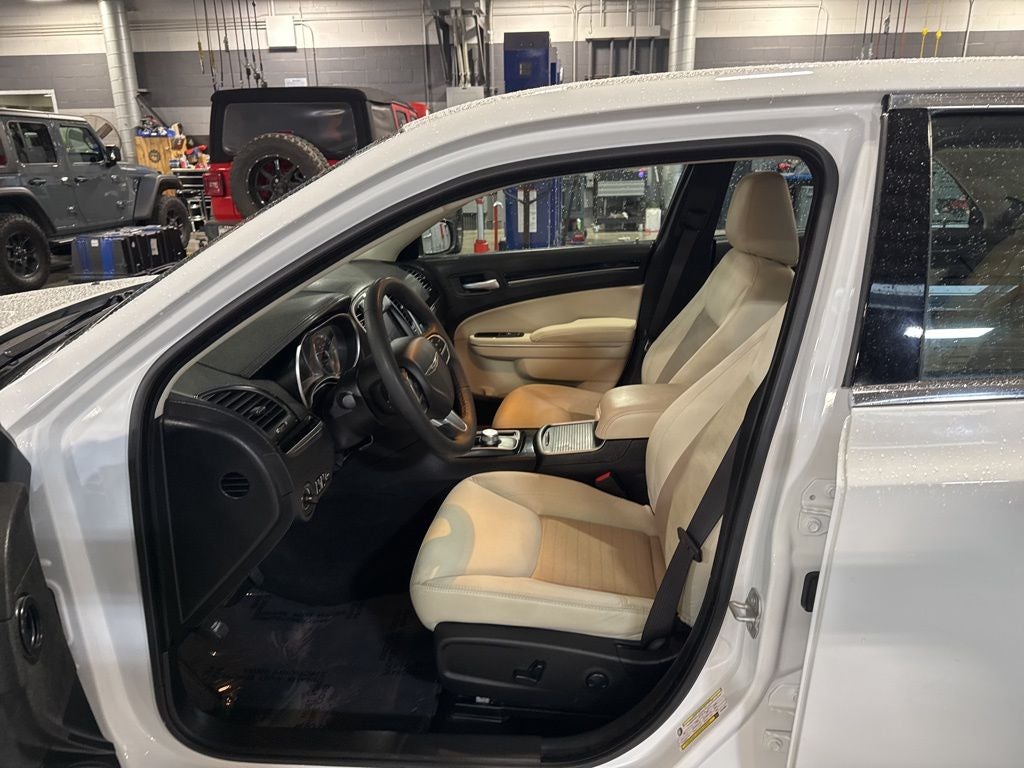 2023 Chrysler 300 Touring