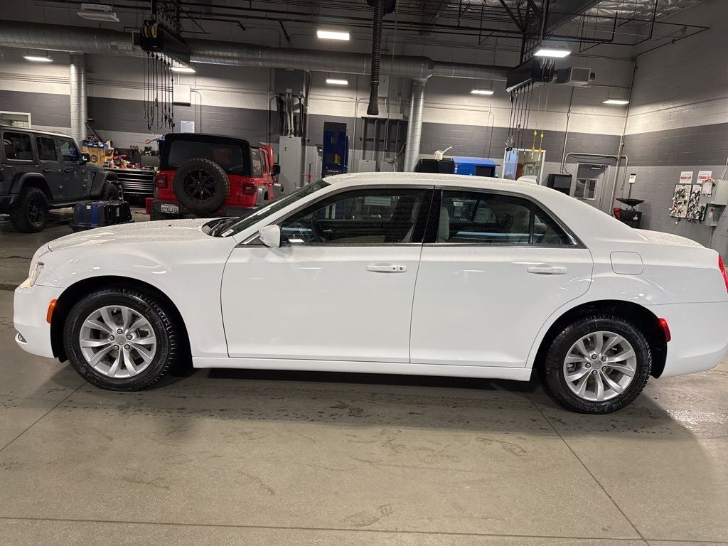 2023 Chrysler 300 Touring