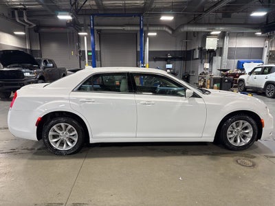 2023 Chrysler 300 Touring