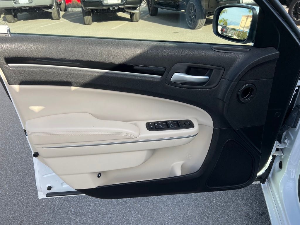 2023 Chrysler 300 Touring