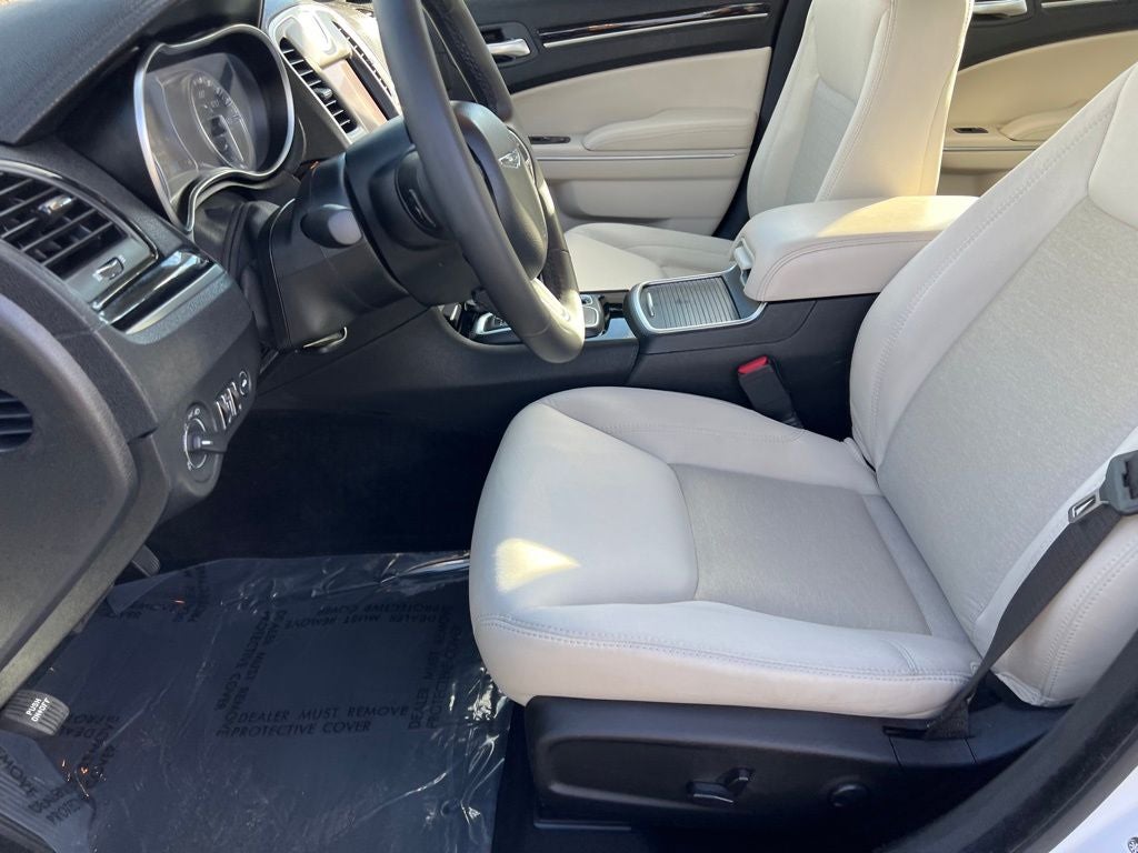 2023 Chrysler 300 Touring