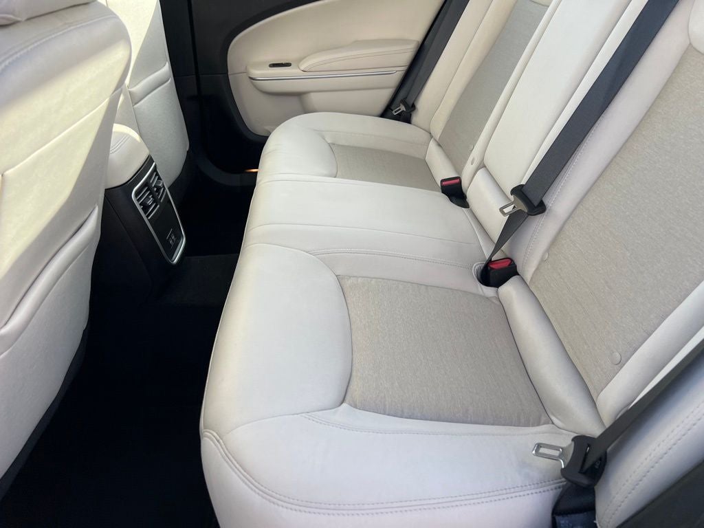 2023 Chrysler 300 Touring