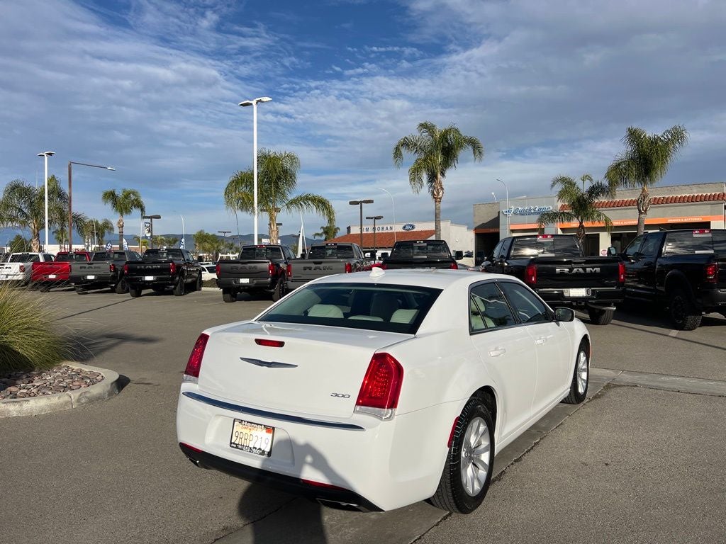 2023 Chrysler 300 Touring