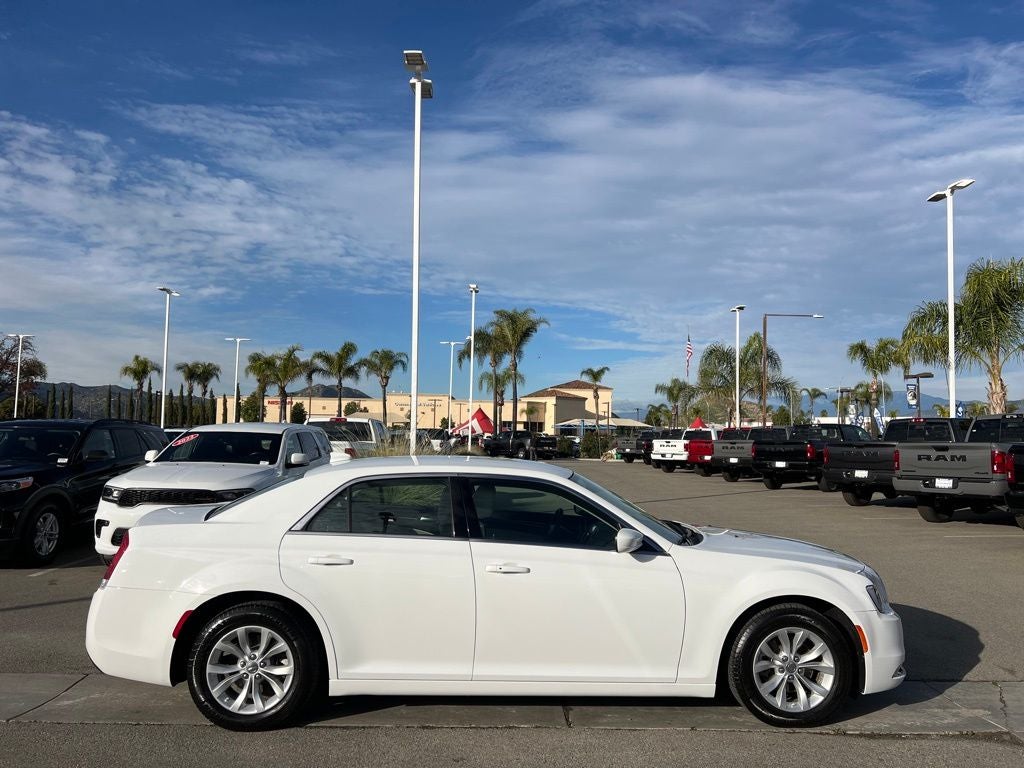 2023 Chrysler 300 Touring