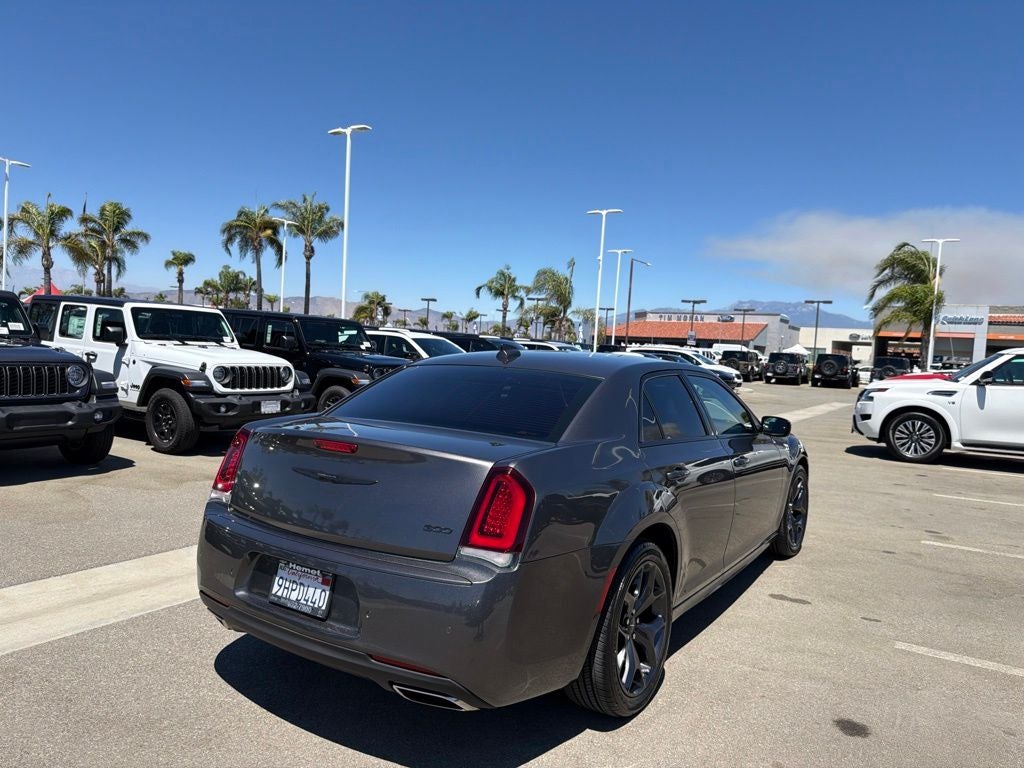 2023 Chrysler 300 Touring