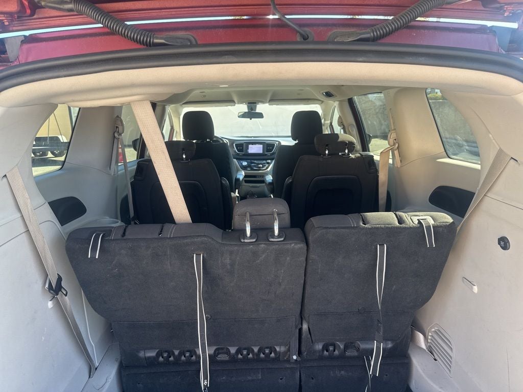 2022 Chrysler Voyager LX