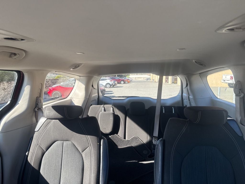 2022 Chrysler Voyager LX
