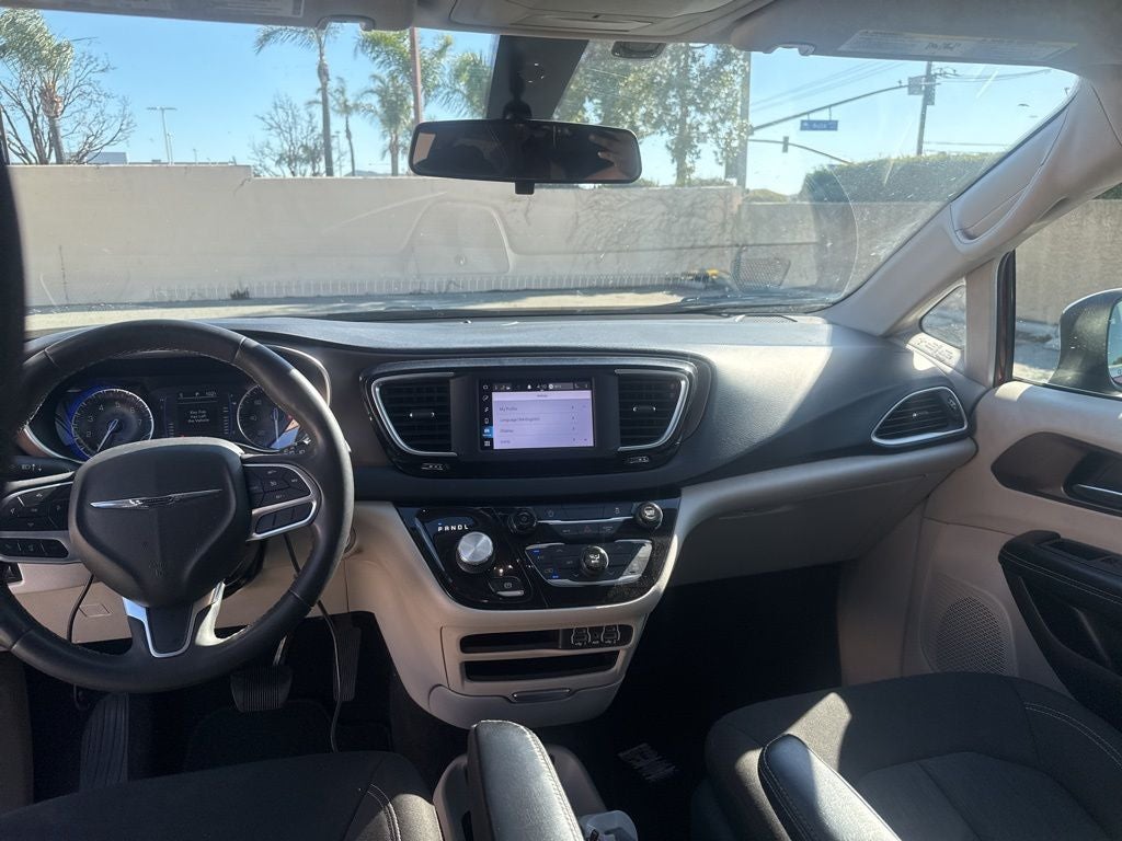 2022 Chrysler Voyager LX
