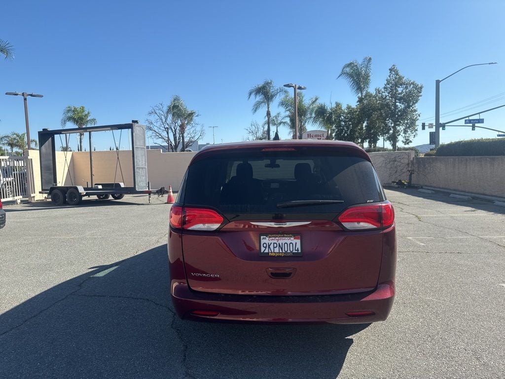 2022 Chrysler Voyager LX
