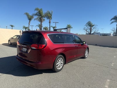 2022 Chrysler Voyager LX