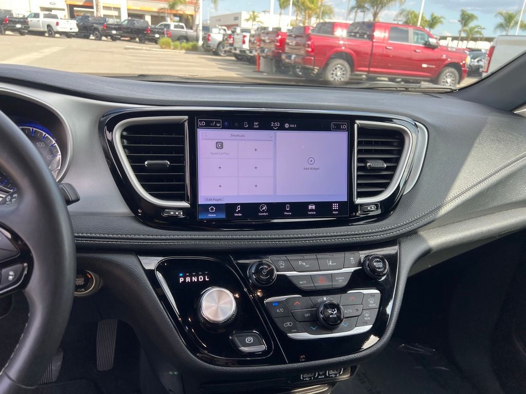 2024 Chrysler Pacifica Touring