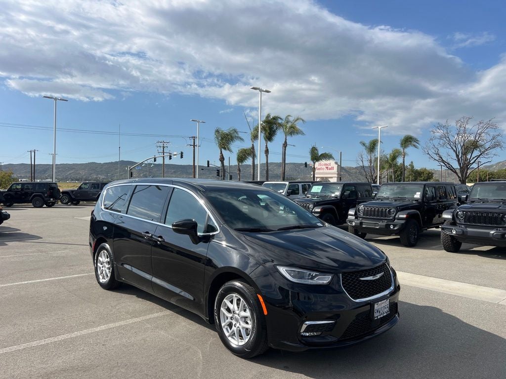 2024 Chrysler Pacifica Touring