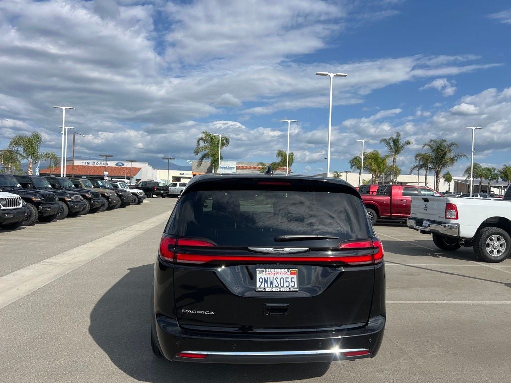 2024 Chrysler Pacifica Touring