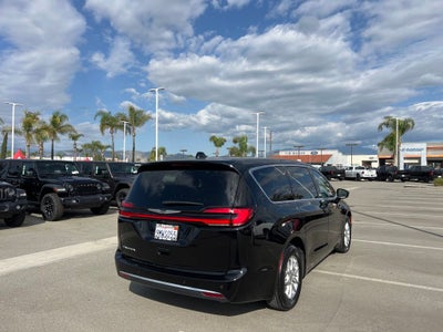 2024 Chrysler Pacifica Touring