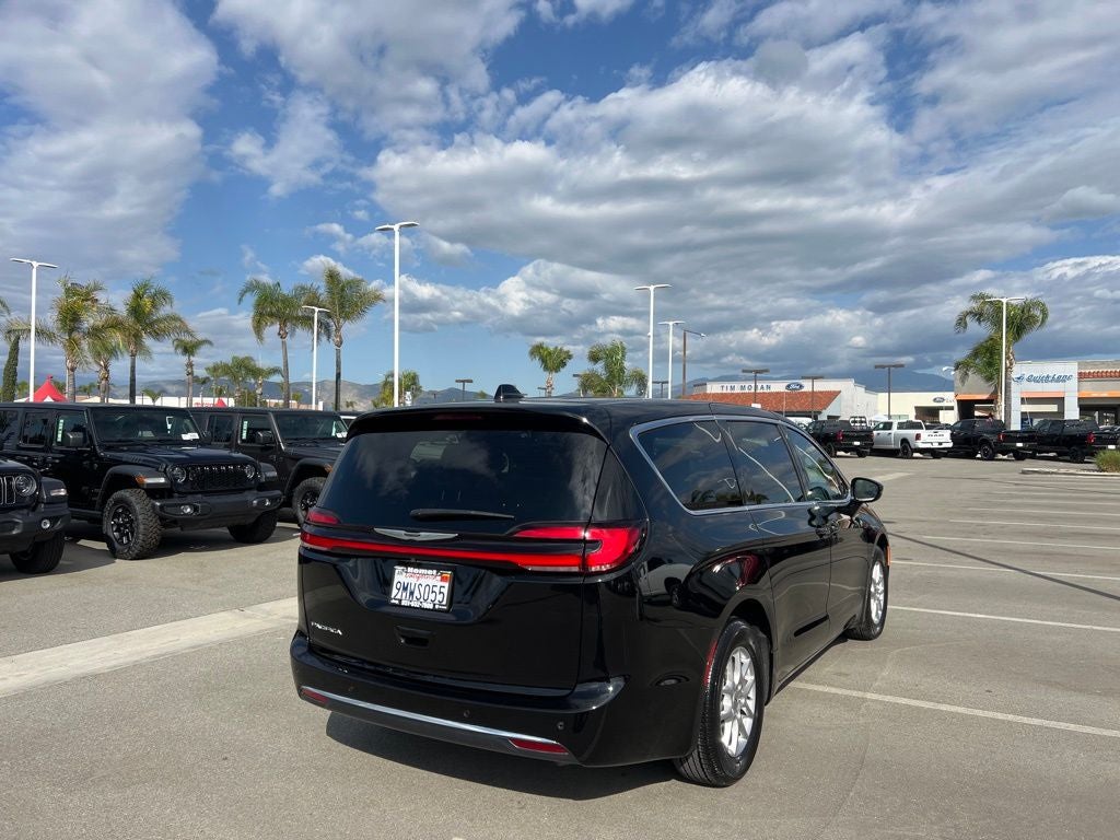 2024 Chrysler Pacifica Touring