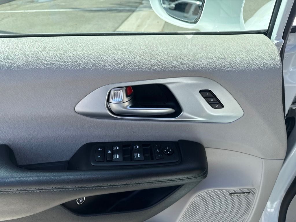 2020 Chrysler Pacifica Hybrid Limited