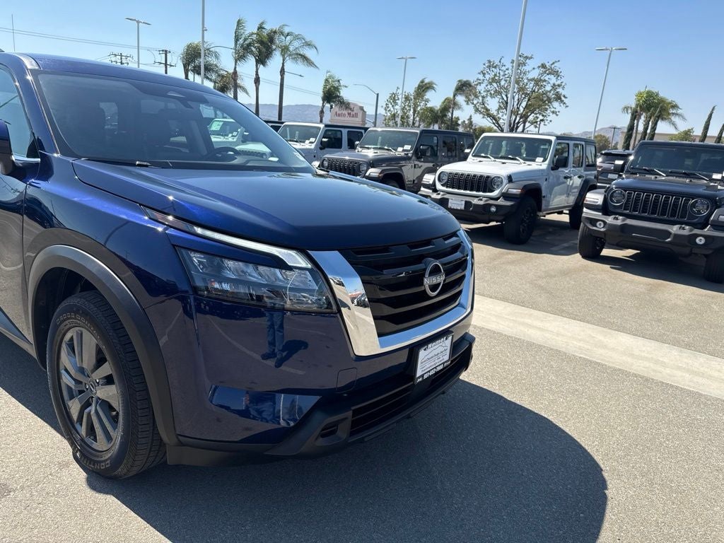 2024 Nissan Pathfinder SV