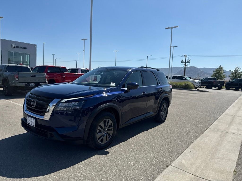 2024 Nissan Pathfinder SV