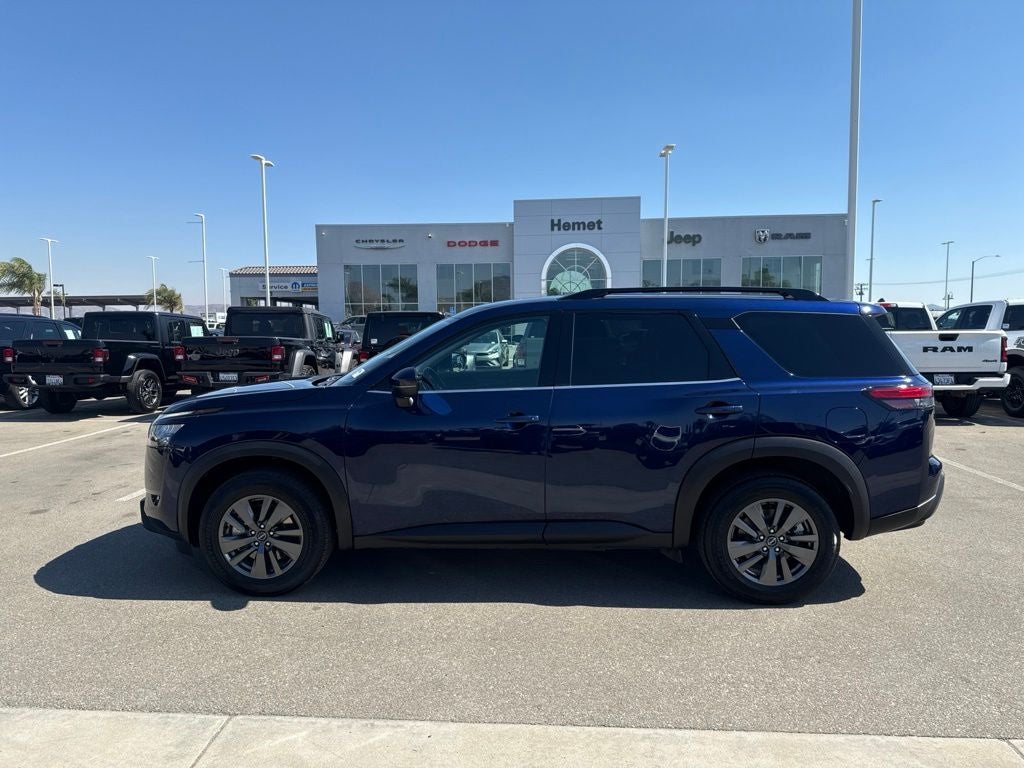 2024 Nissan Pathfinder SV
