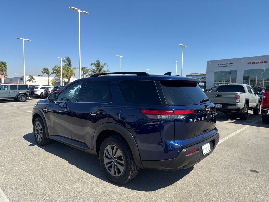 2024 Nissan Pathfinder SV