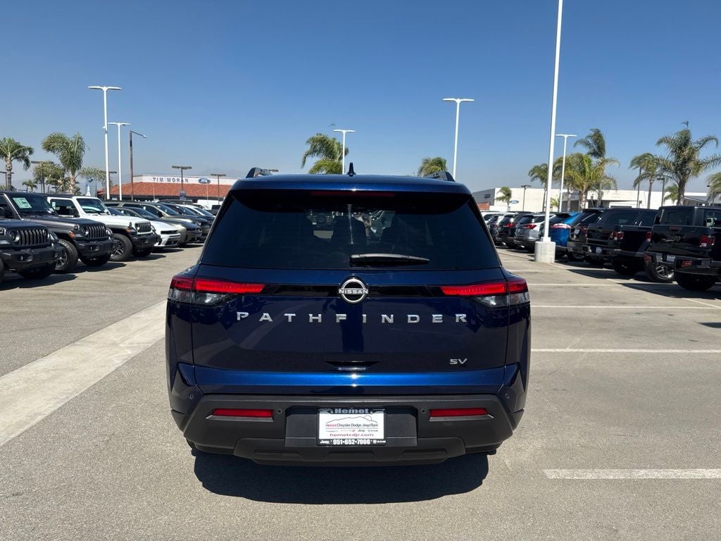 2024 Nissan Pathfinder SV