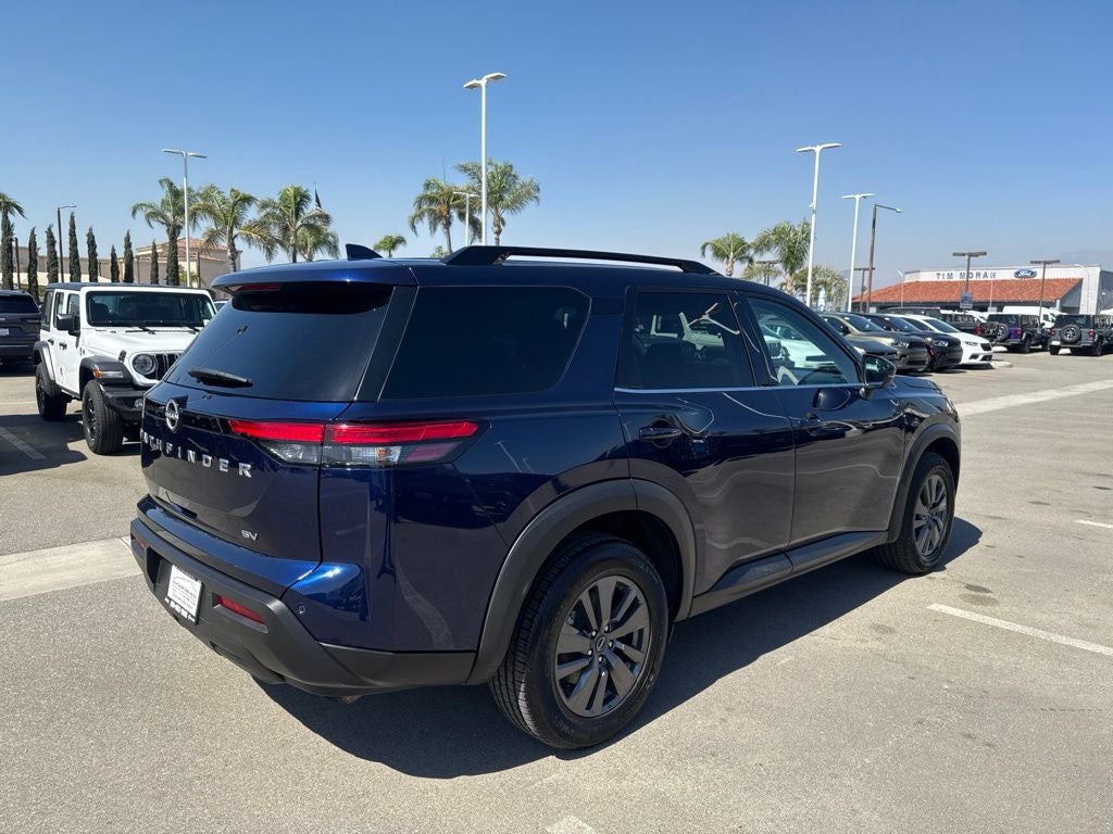 2024 Nissan Pathfinder SV